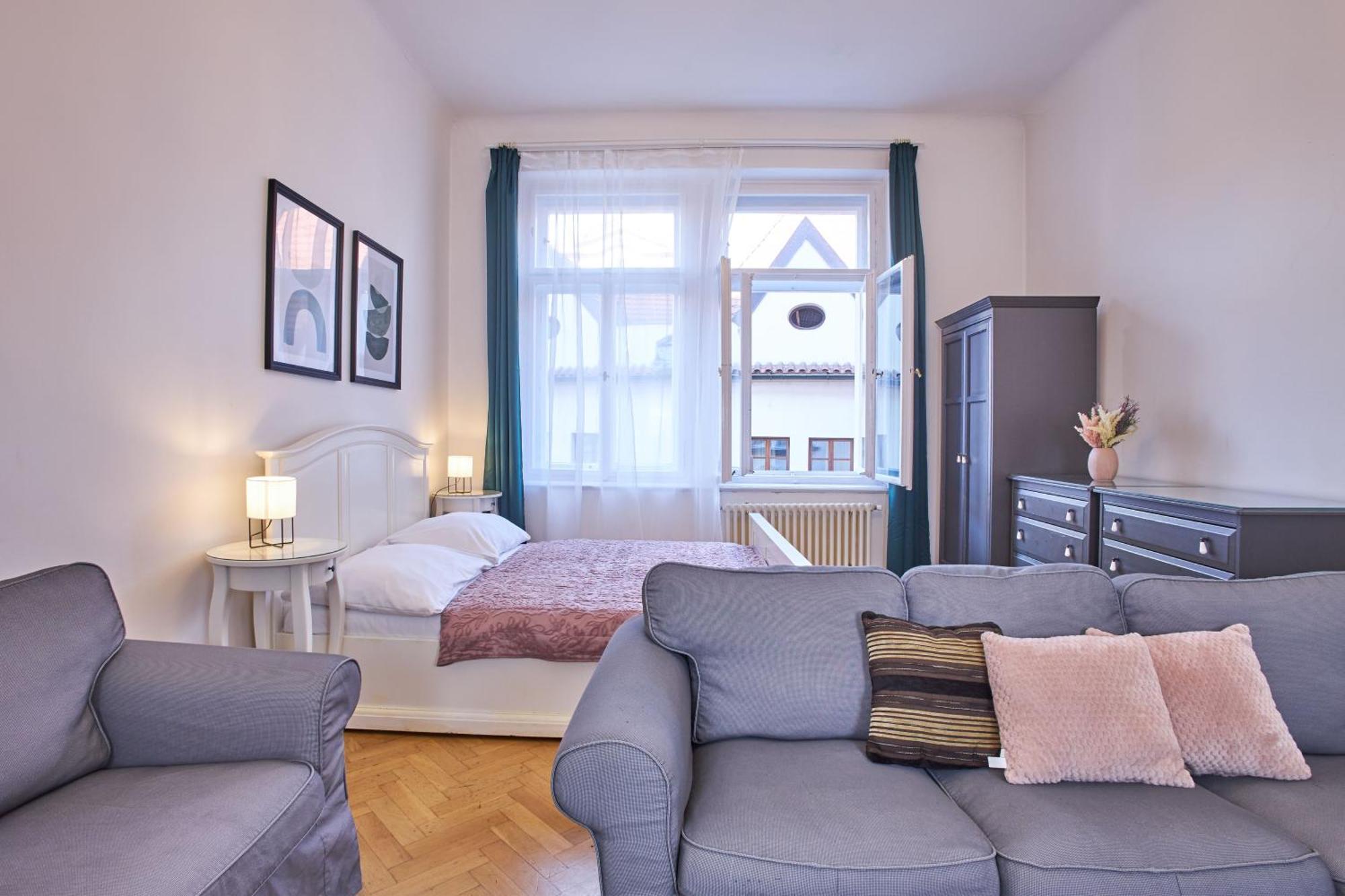 Charles Bridge Premium Residence — Photos 2
